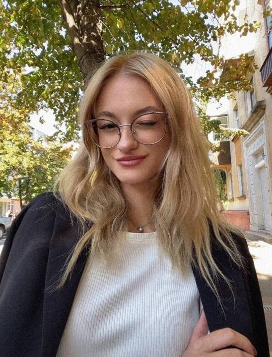 Webcam chat profile for Lunna: Ask about my Hobbies