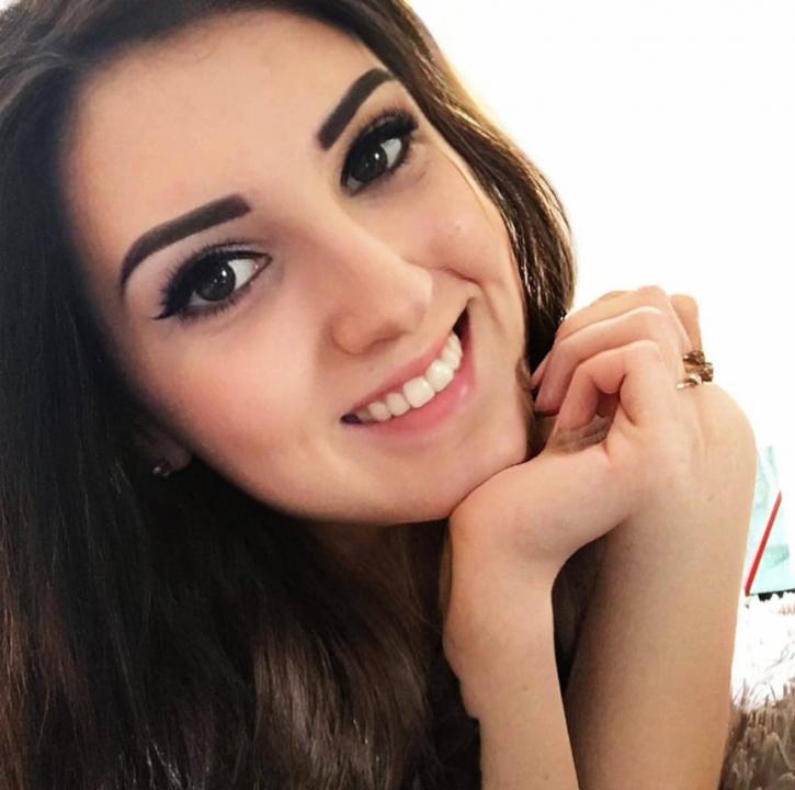 Webcam chat profile for LunaYY: Nails
