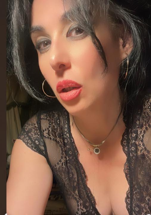 Webcam chat profile for AlyaHarper: Ask about my other interests