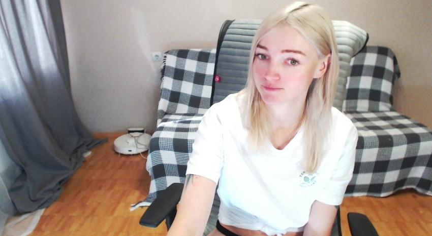 Webcam chat profile for MollyBum: Exhibition