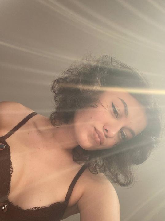Webcam chat profile for KiraVibe: Ask about my Hobbies