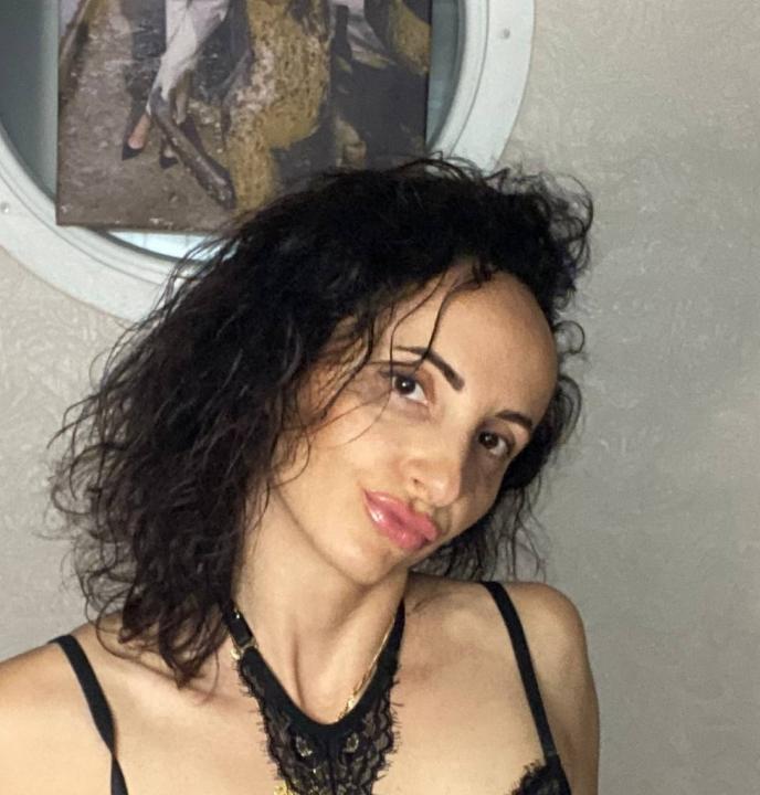 Webcam chat profile for EdenGrace: Ask about my Hobbies