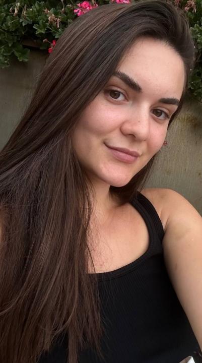 Webcam chat profile for 1Marielle: Nipple play