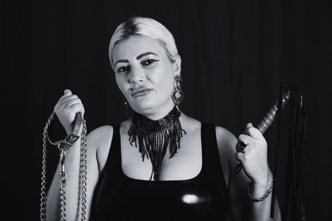 LIVE VideoChat with DominatrixDemi