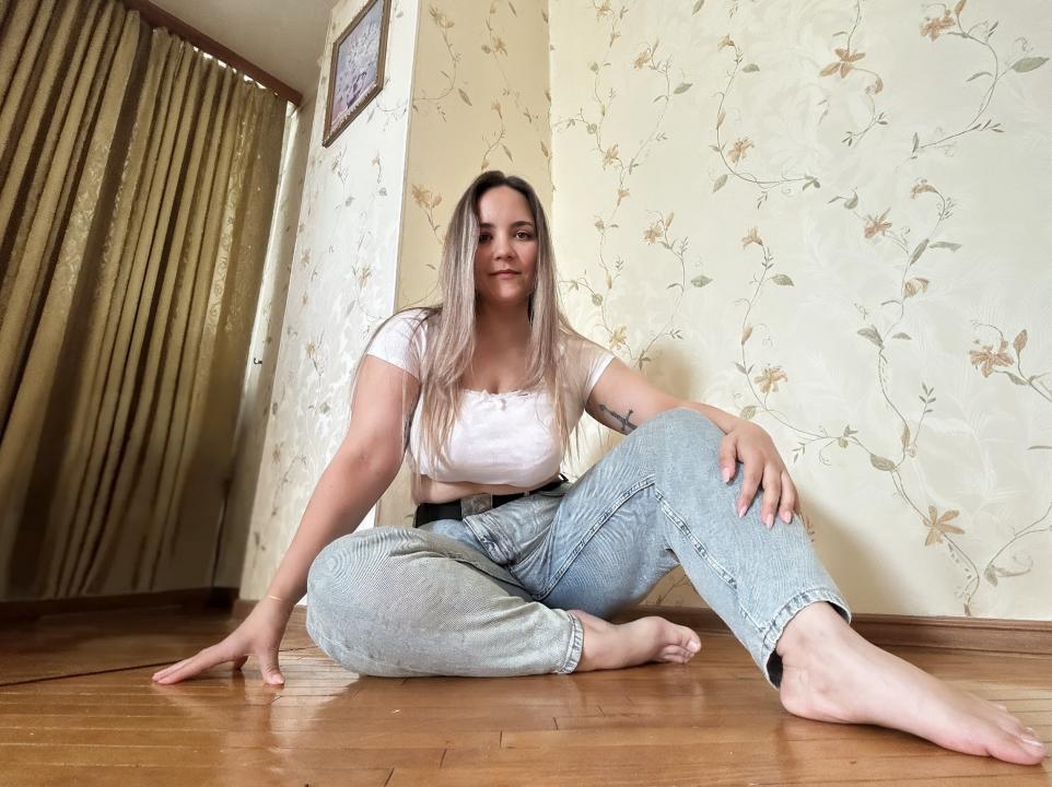 Webcam chat profile for CandiCage: Lingerie & stockings