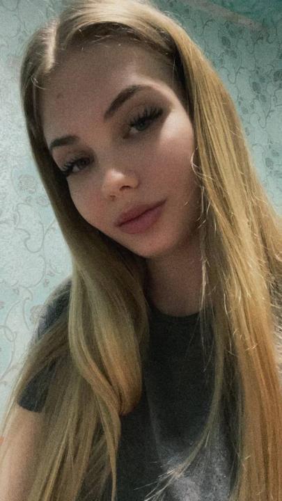 Webcam chat profile for SweetLiiliana