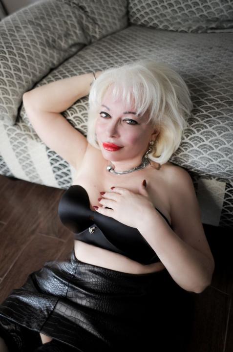 Webcam chat profile for KleopatraX: Bondage & discipline