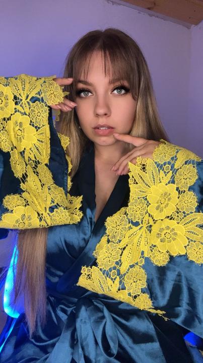 Webcam chat profile for EllaBlackStar: Outfits