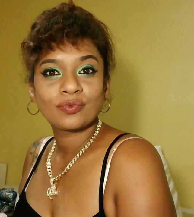 Webcam chat profile for MiZzCreator