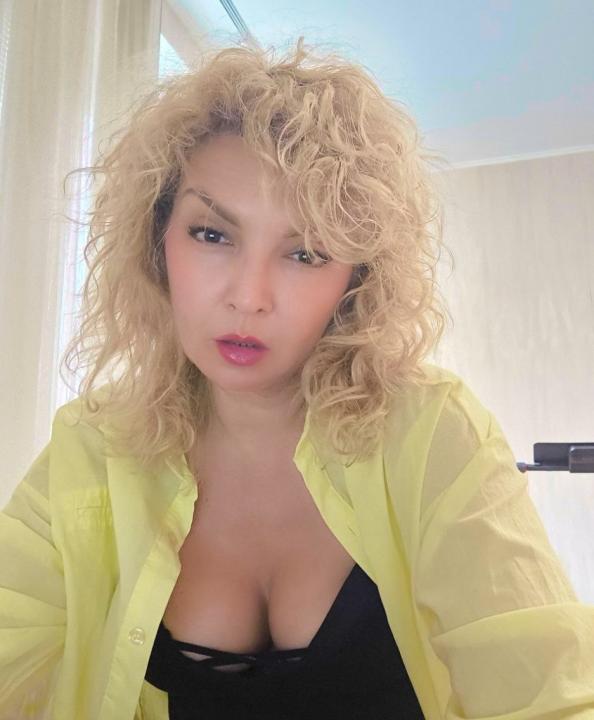 Webcam chat profile for AlexaCristal: Outfits