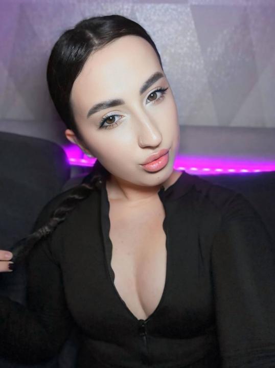 Webcam chat profile for F1aye: Ask about my Hobbies