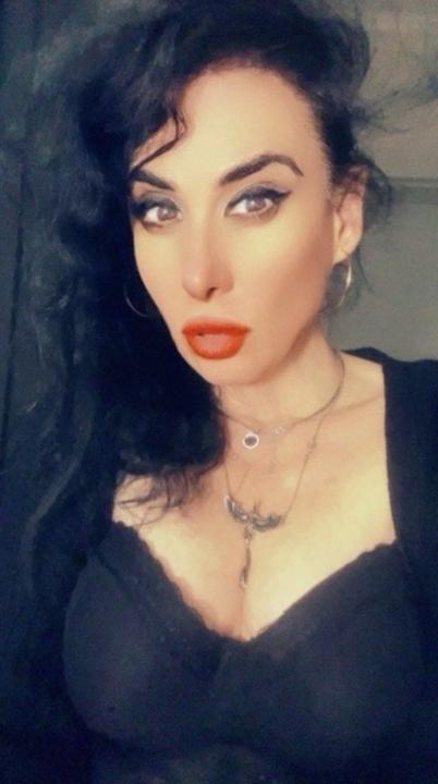 Webcam chat profile for AlyaHarper: Ask about my other interests