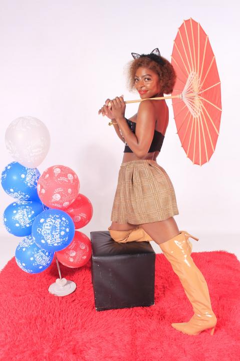 Webcam chat profile for ChocolateBunny: Legs, feet & shoes