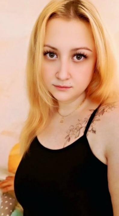 Webcam chat profile for Amelia11: Latex & rubber