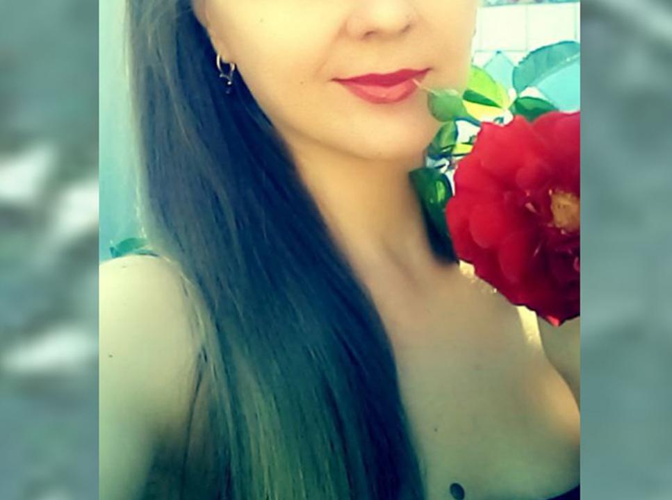 Webcam chat profile for PetLilFairy: Legs, feet & shoes