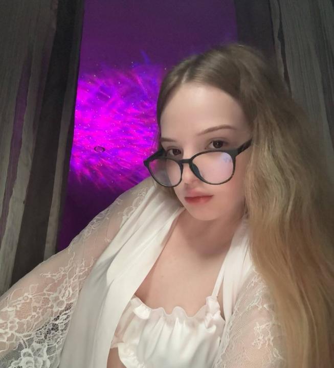 Webcam chat profile for IrisFresh: Lingerie & stockings