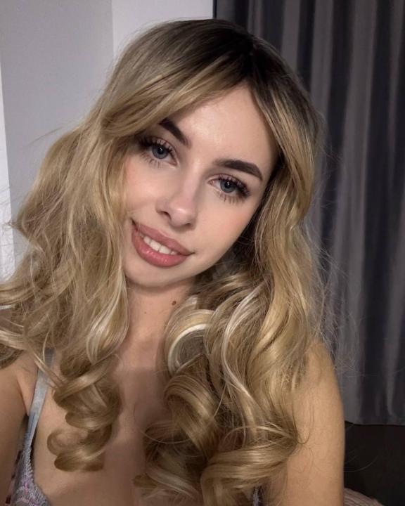 Webcam chat profile for AlisaNew: Ask about my Hobbies