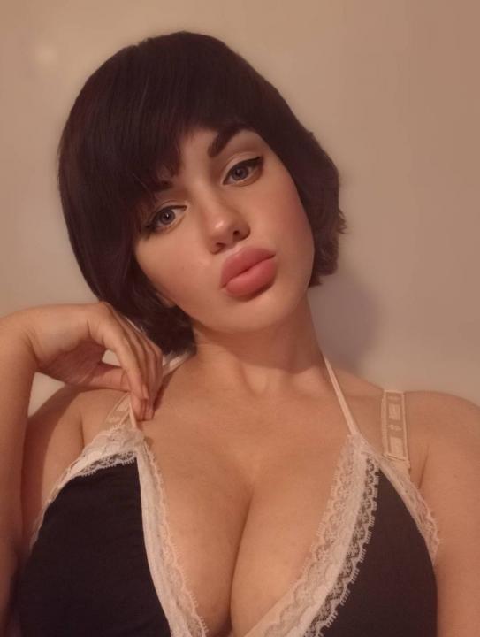 Webcam chat profile for MoonlitSiren