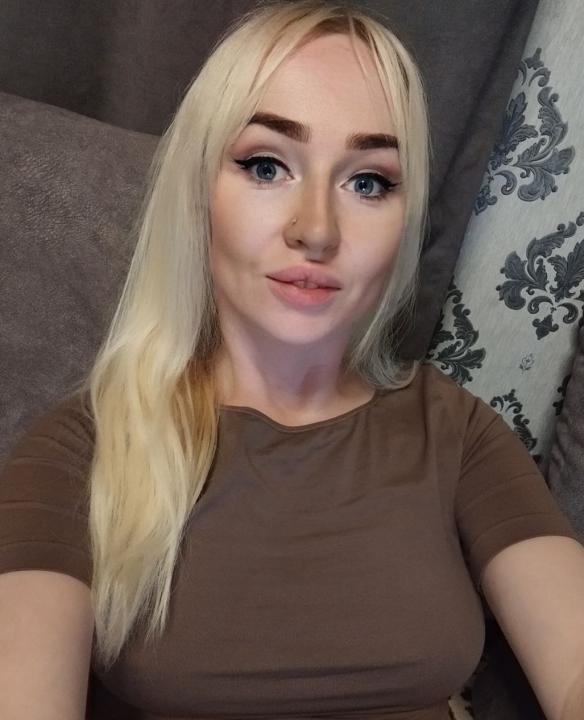 Webcam chat profile for BlondaGirl
