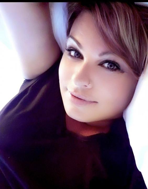 Webcam chat profile for Charleigh: Toys