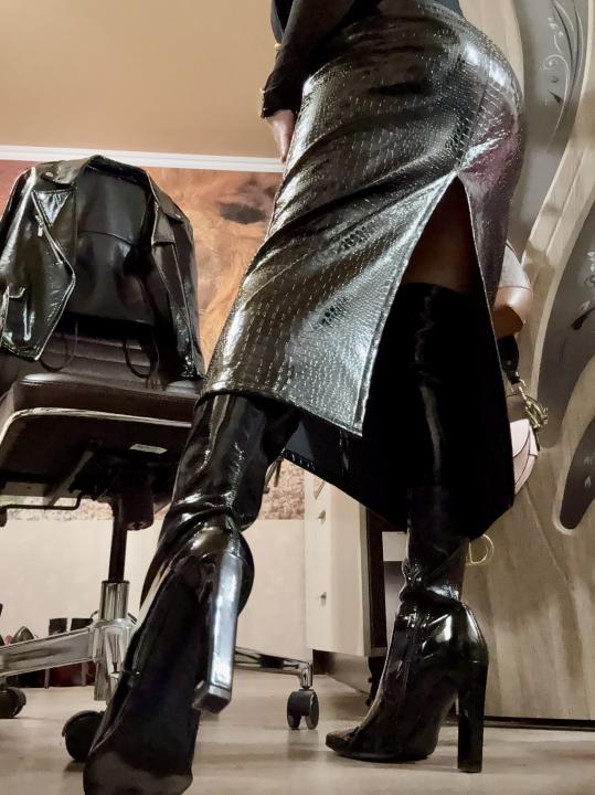 Webcam chat profile for XNoLimitsDomina: Bondage & discipline