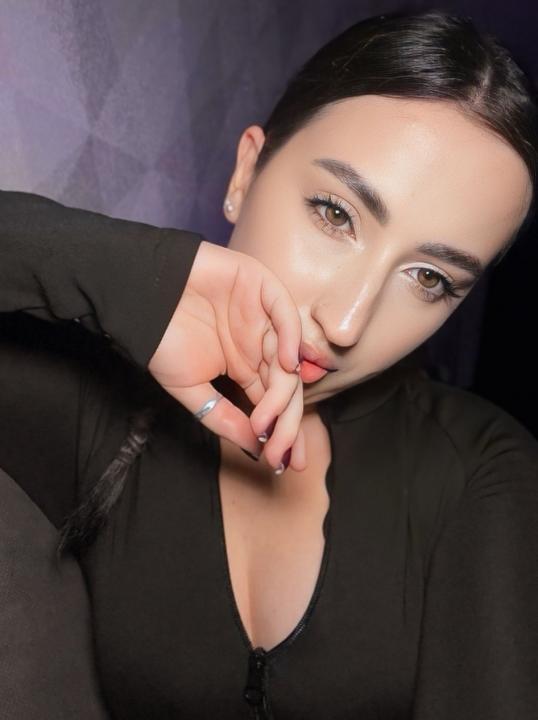 Webcam chat profile for F1aye: Ask about my Hobbies