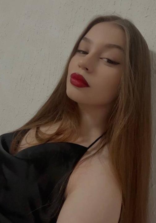 Webcam chat profile for AriaLyn: Outfits