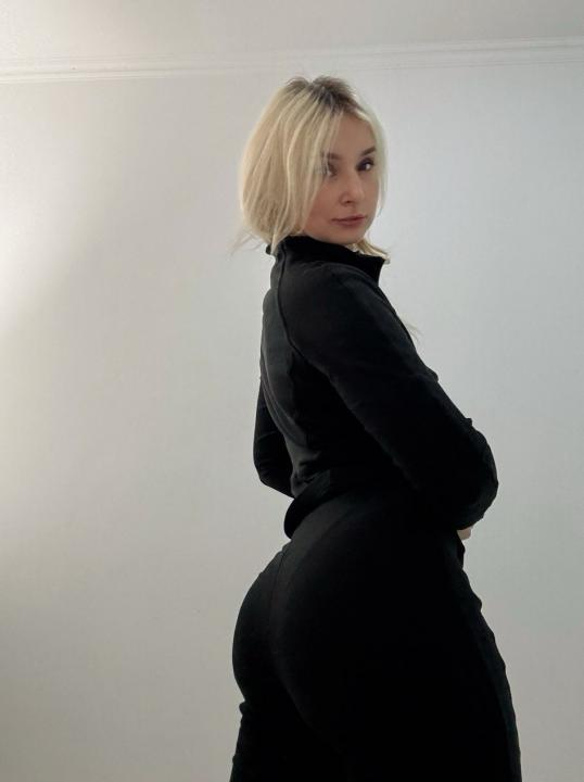 Webcam chat profile for mxlilfleur: Leather