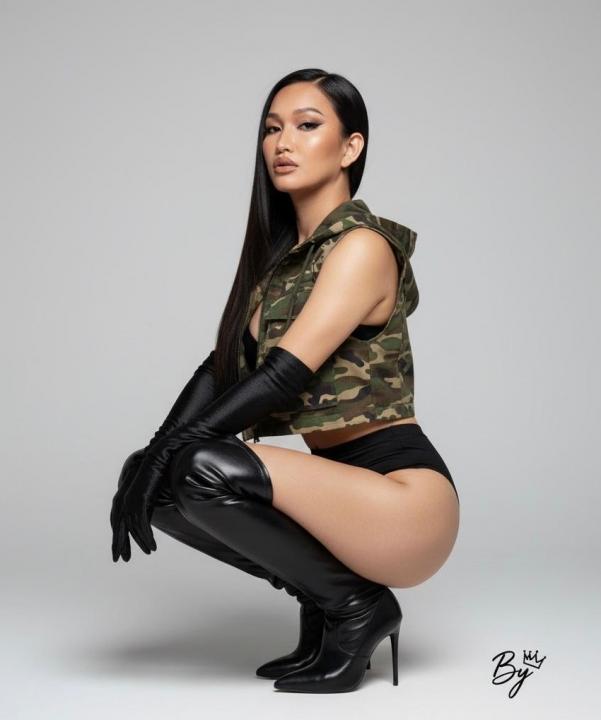 Webcam chat profile for HollywoodGirl: Dominatrix