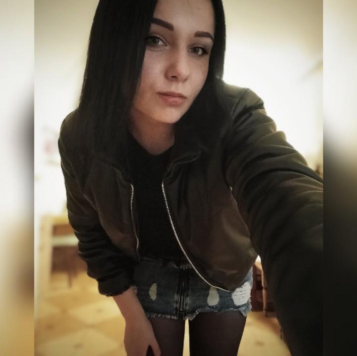 Webcam chat profile for BlairYates: Legs, feet & shoes
