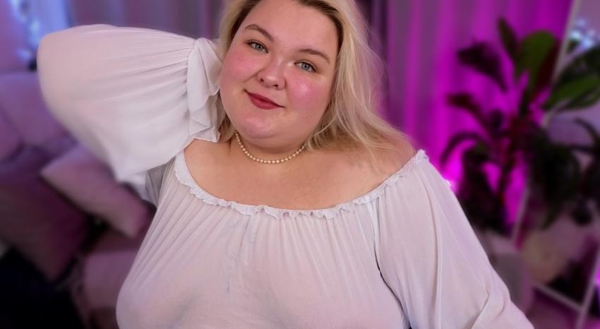 Webcam chat profile for EllaBigBabe: Leather