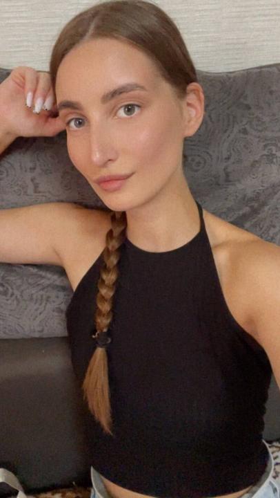 Webcam chat profile for Zani: Ask about my Hobbies