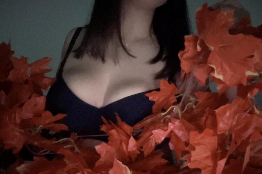 Webcam chat profile for japanlily: Legs, feet & shoes