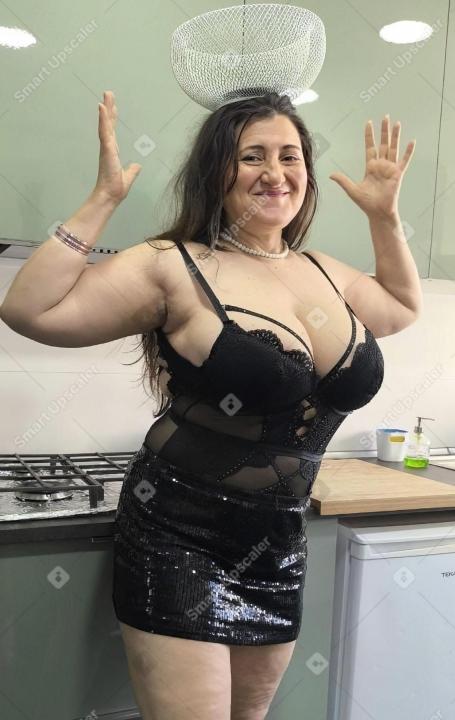 Webcam chat profile for SophiaBliss: Nipple play