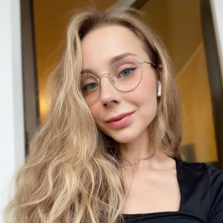 Webcam chat profile for Lyvanna: Dancing