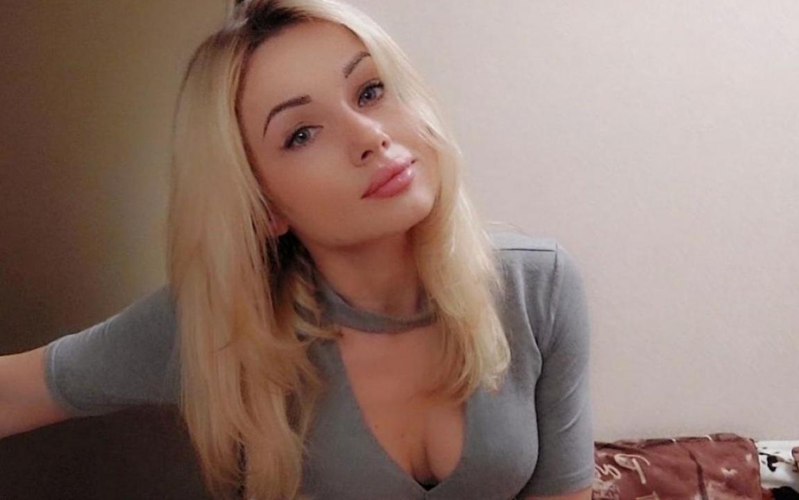Webcam chat profile for Spacegirlll8: Cooking