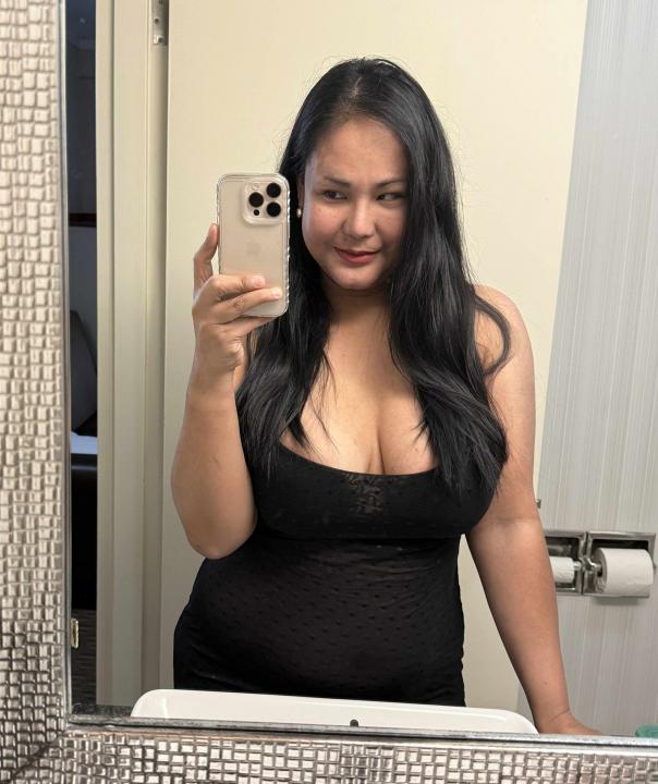 Webcam chat profile for MindyTS: Kissing