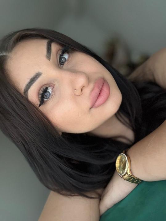 Webcam chat profile for AnaysDivine: Legs, feet & shoes