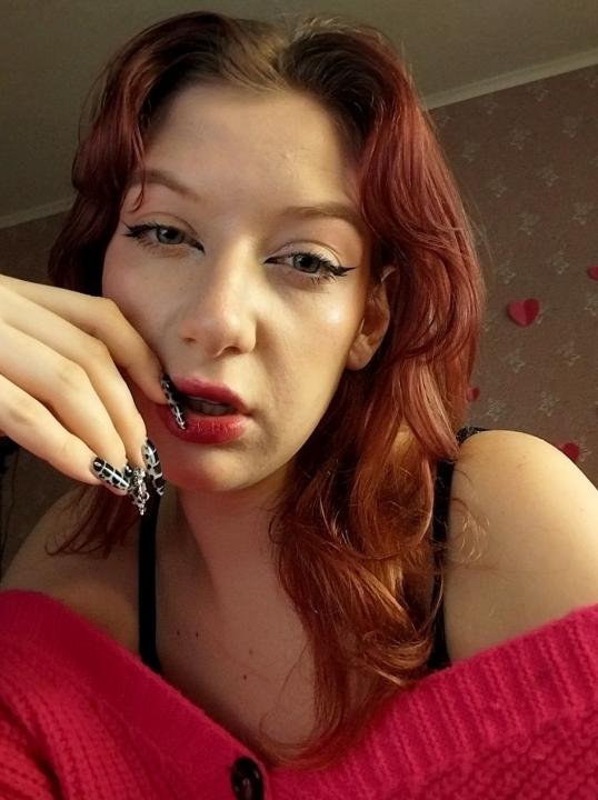 Webcam chat profile for LilyEmber: Legs, feet & shoes