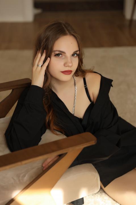 LIVE VideoChat with Elika