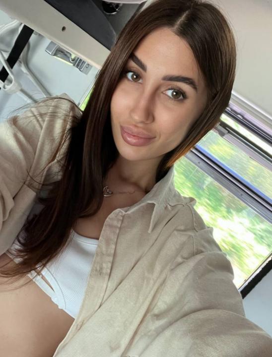 Webcam chat profile for 1Alisa: Ask about my Hobbies