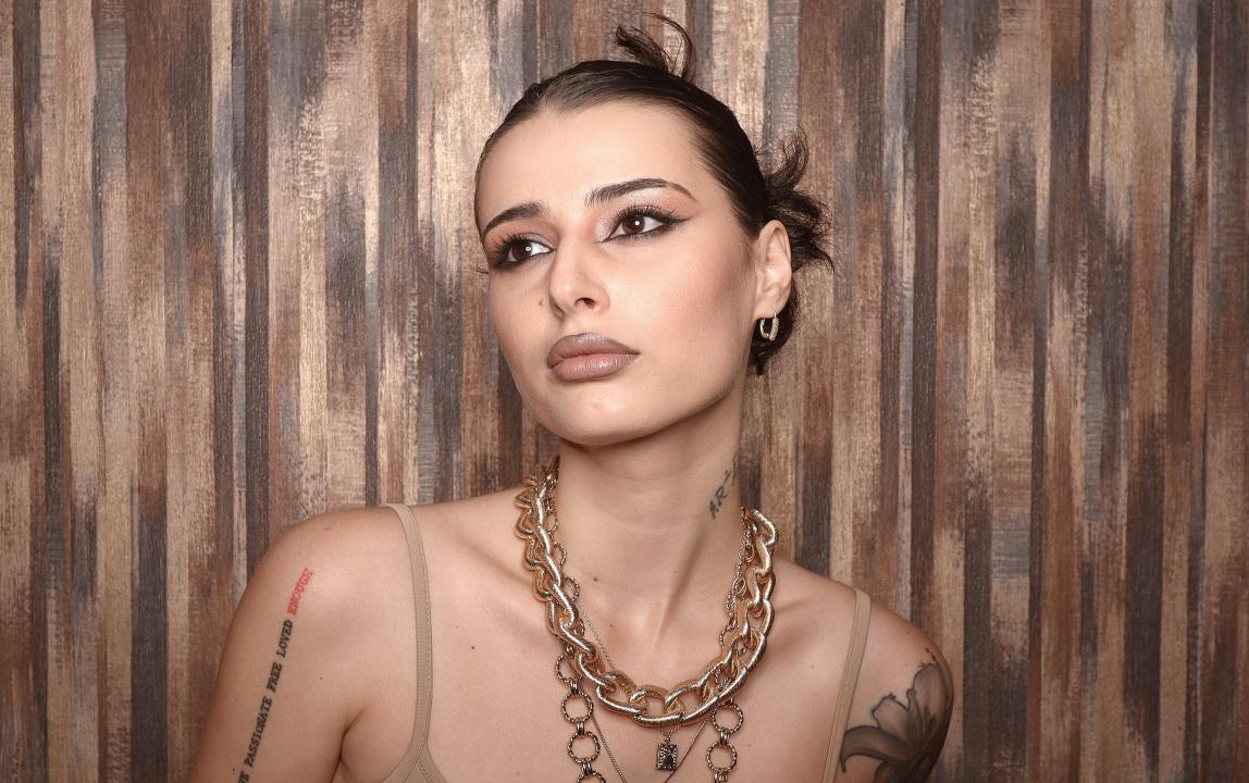 Webcam chat profile for VenusinNylons: Legs, feet & shoes