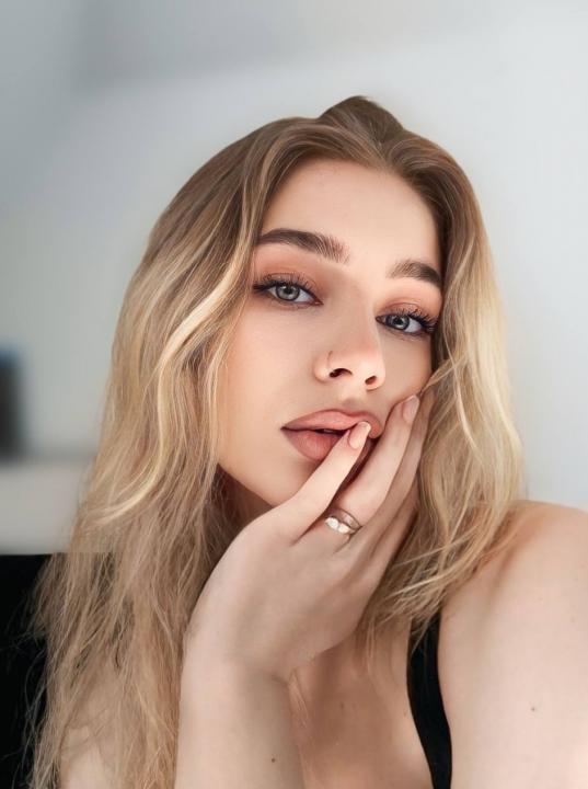 Start LIVE VideoChat with 000Bunny