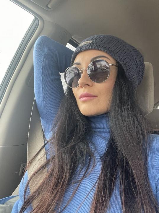 Webcam chat profile for Auremys: Outfits