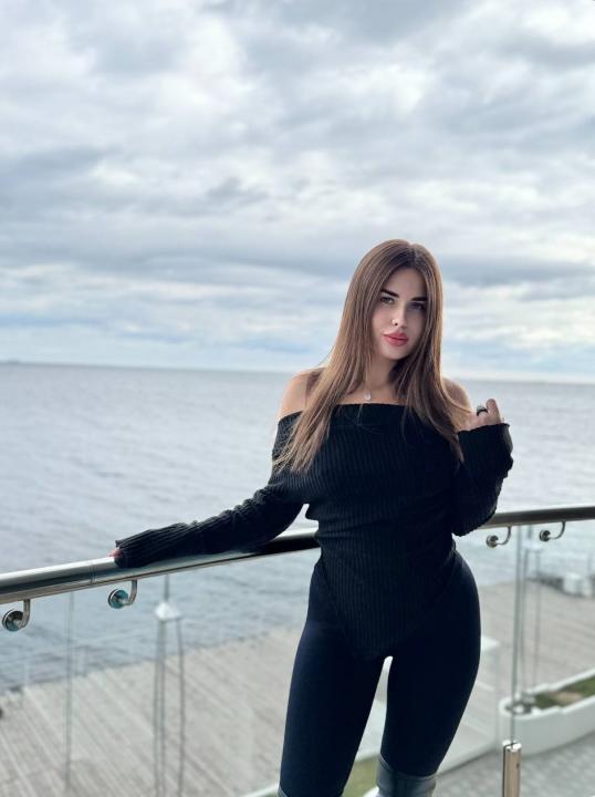 Webcam chat profile for VikkiAmore: Dancing