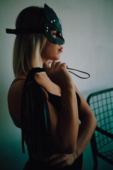 Webcam chat profile for BeautyNass: Leather
