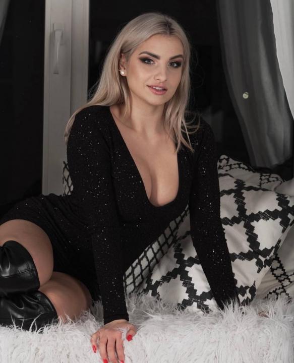 Webcam chat profile for Zay1a: Ask about my Hobbies