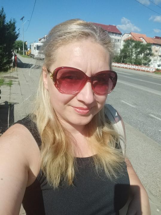 Webcam chat profile for BlondeAmalia: Legs, feet & shoes