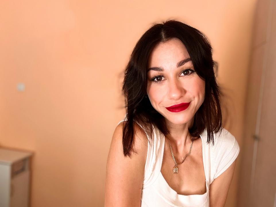 Webcam chat profile for BrownEyesDream: Legs, feet & shoes