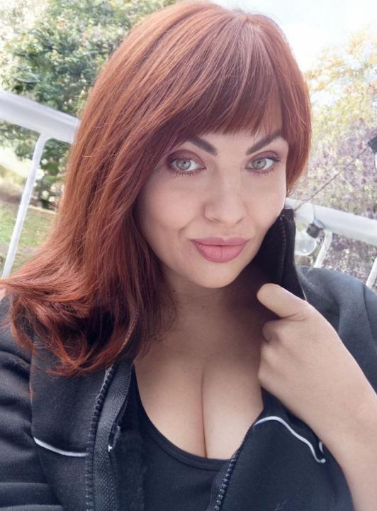 Webcam chat profile for Elisora: Dancing